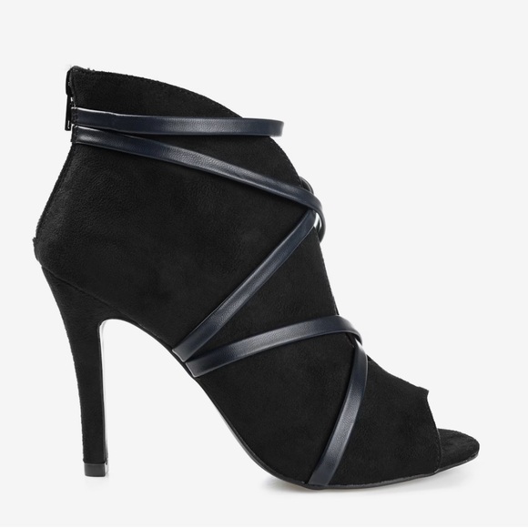 *NEW* Journee Collection Samara Bootie Black Size: 6 - Picture 4 of 14